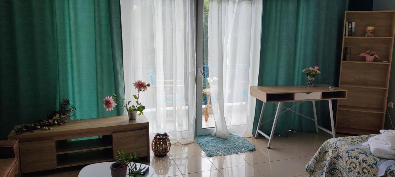 Hospitable Appartment In The Central Park, Xanthi Esterno foto