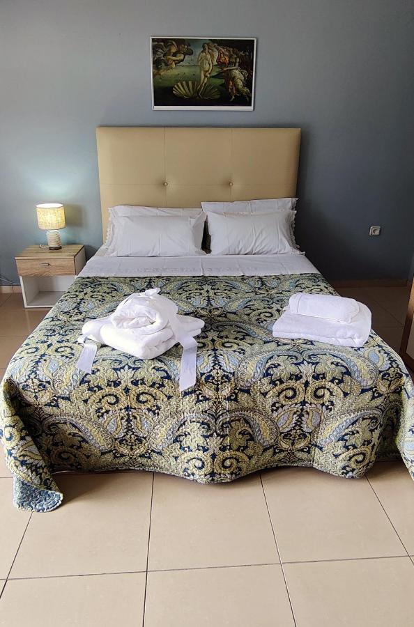 Hospitable Appartment In The Central Park, Xanthi Esterno foto